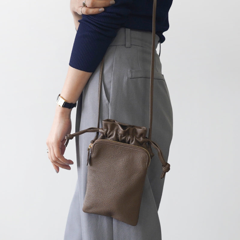 本革巾着スマホポシェット