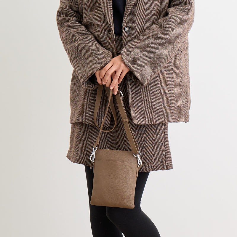 ユニセックス 本革スマホポシェット