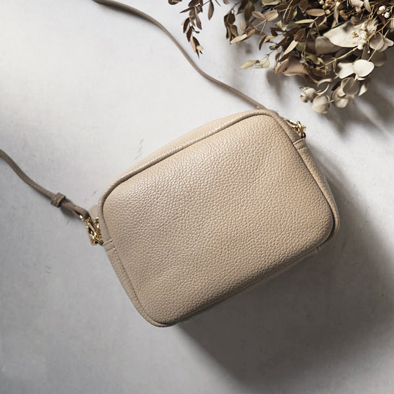 ショルダーベルト2本付きコンパクトショルダーバッグ