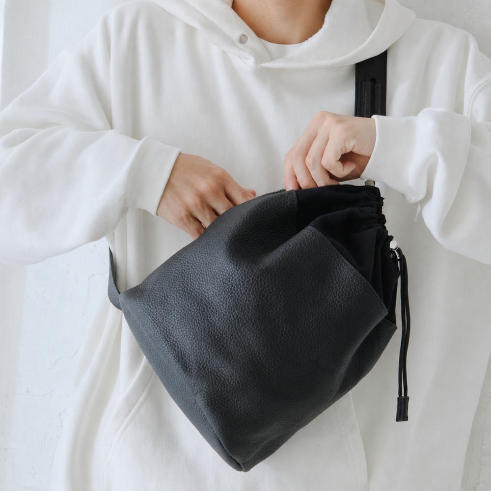 巾着ショルダーバッグ ユニセックスデザイン 本革 – LASIEM（ラシエム