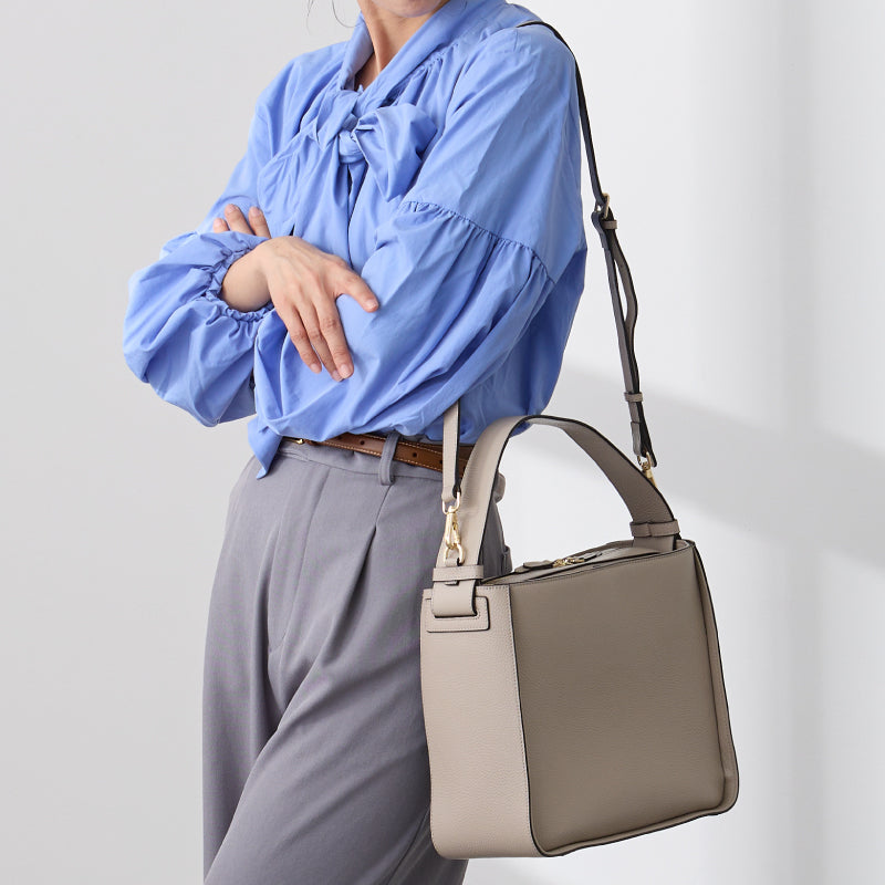 本革 スクエア型2WAYハンドバッグ