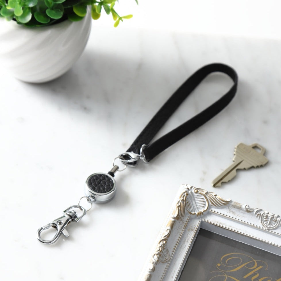 本革バイカラーリール付きストラップ