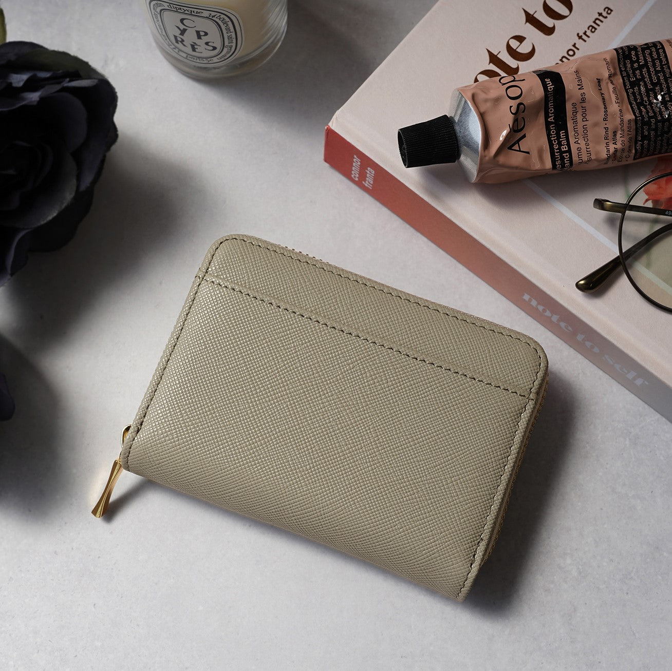 本革お札が折れないじゃばら式お花カラーのミニ財布