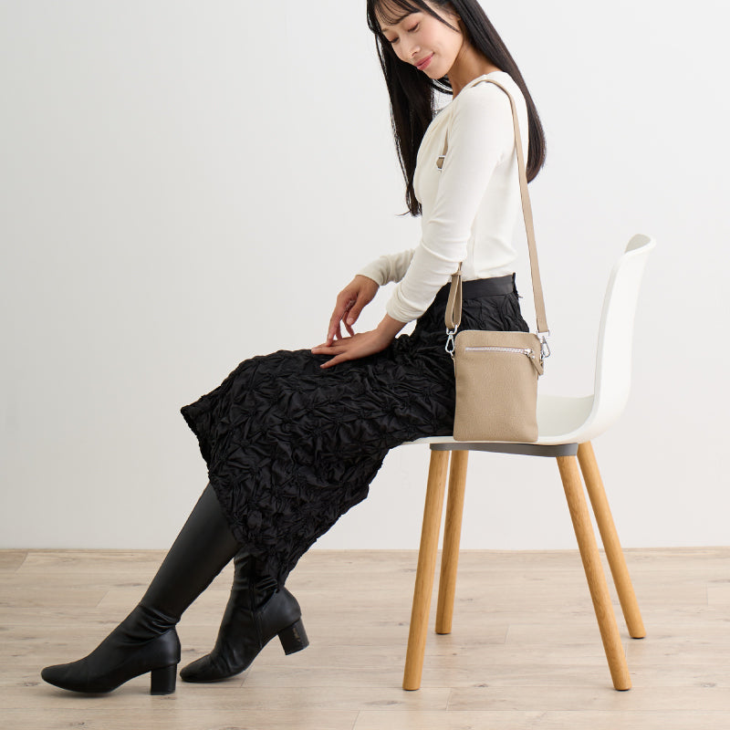 ユニセックス　本革スマホポシェット