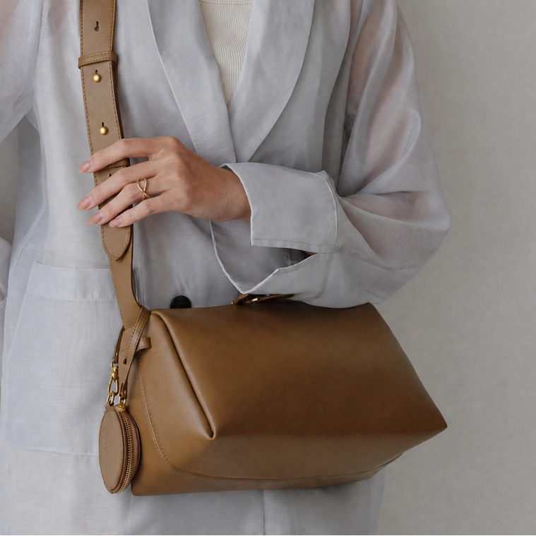 BOXショルダーバッグ　本革