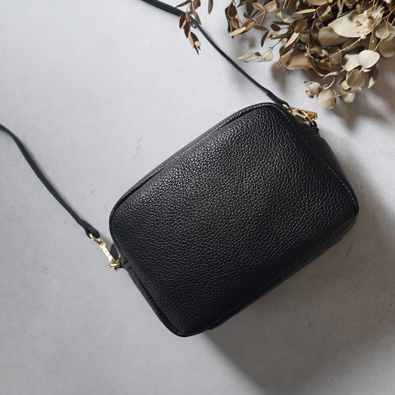 ショルダーベルト２本付きコンパクトショルダーバッグ