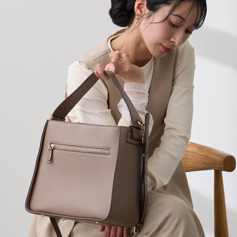 本革　スクエア型２ＷＡＹハンドバッグ