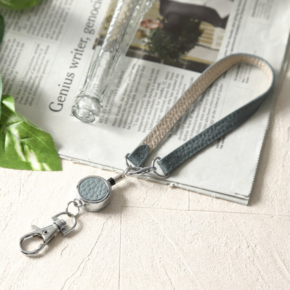 本革バイカラーリール付きストラップ